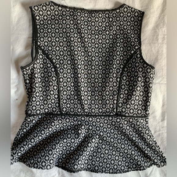 APT9 | L | Black and gray sleeveless peplum top round neck - Picture 2 of 4